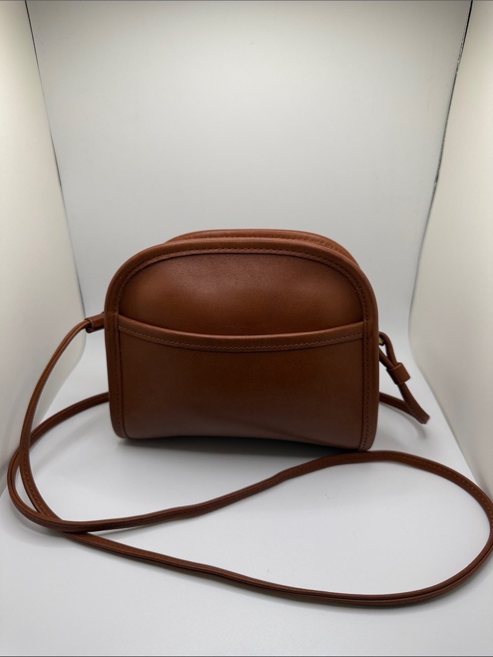 Vintage 90s COACH No. 17G-9017 British Tan Abbie Zip Crossbody Bag USA